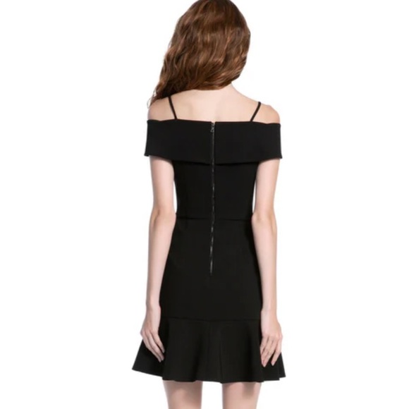alice and olivia Dash Cold Shoulder Dress - Picture 3 of 8